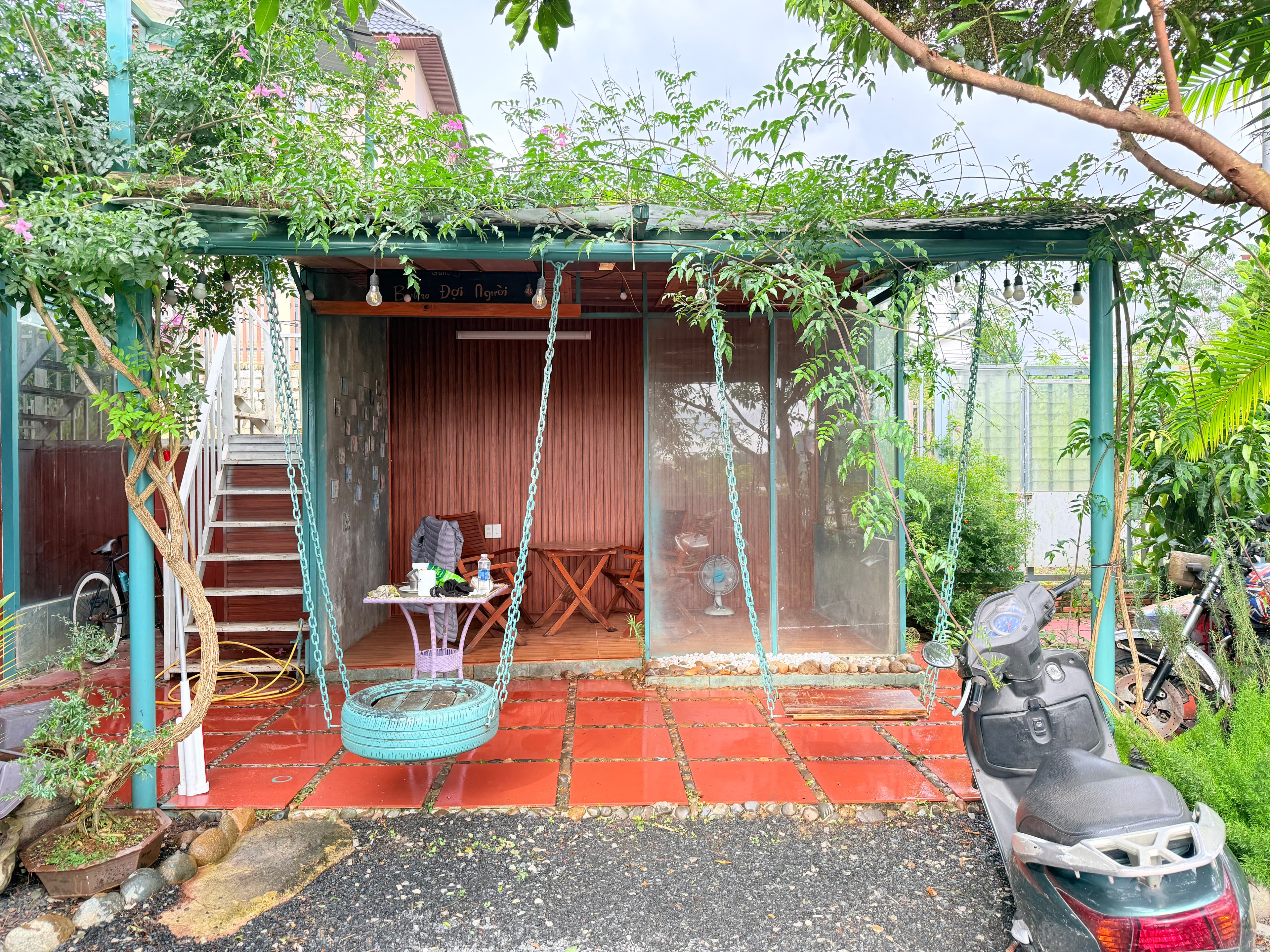 Outdoor corners built for slowing down